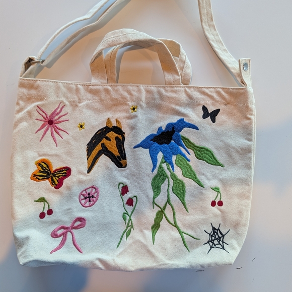BAGGU Handbags - BAGGU X Jessica Williams Horizontal Duck Bag Embroidered EUC Rare